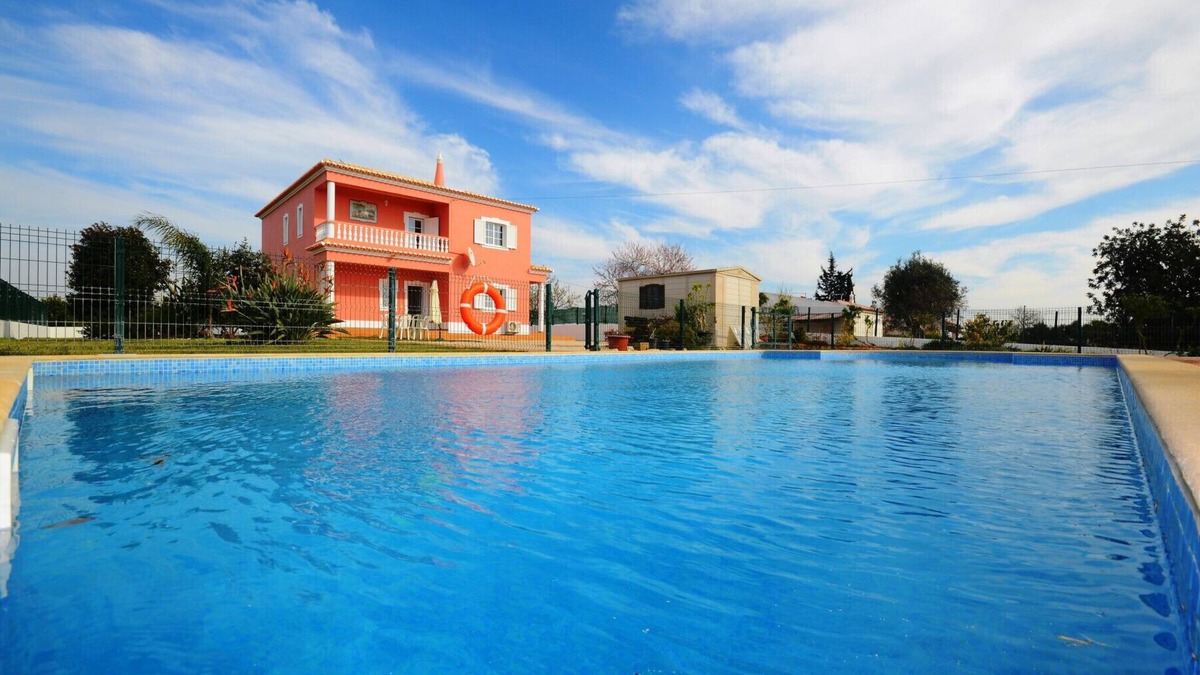 Monte Raposo Villa | Villa Casa das Amendoeiras, a lovely 4 bedroom villa with private pool