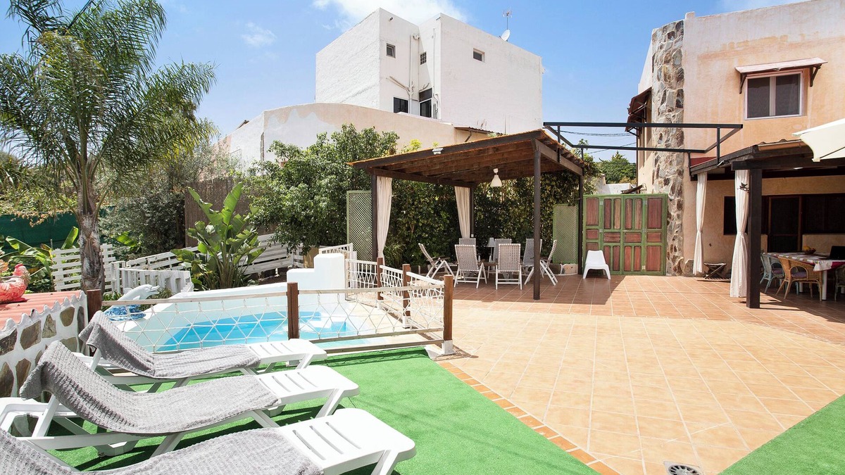 Moya Villa | Villa 'Casa Las Flores' with Mountain View