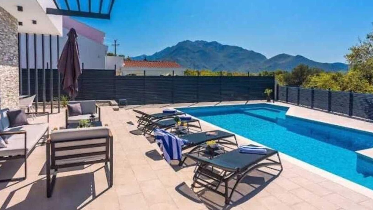 Sestanovac Villa | Villa Casa Mia Luxury Retreat with Heated Pool