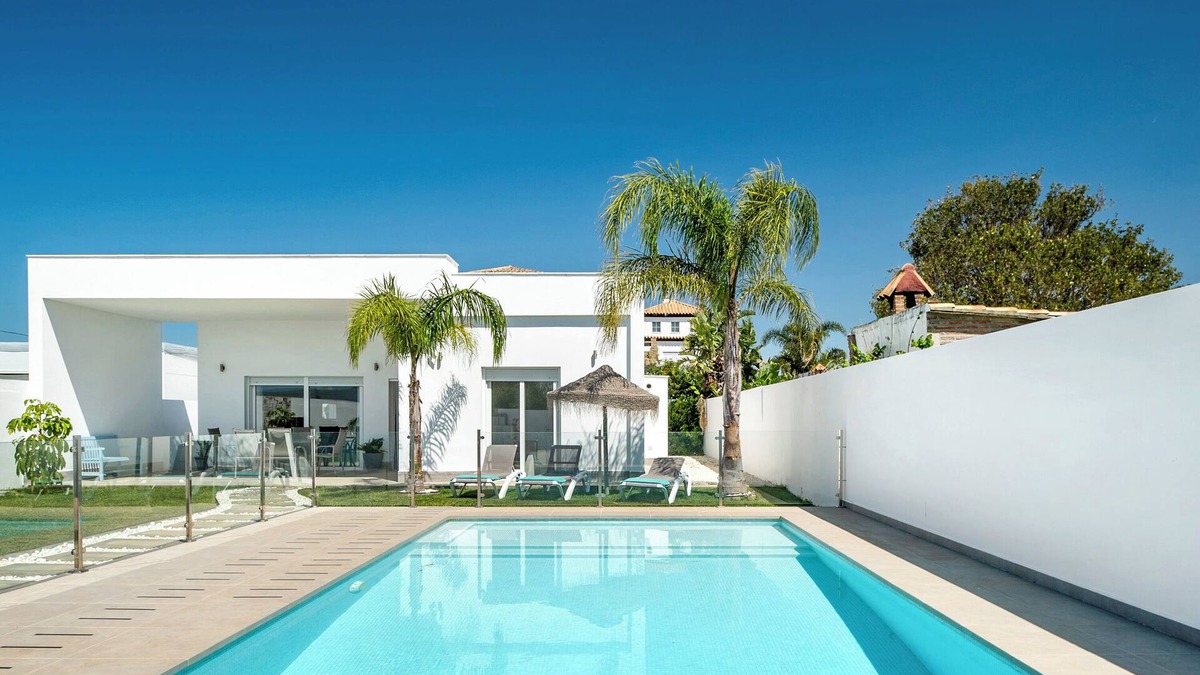 Conil de la Frontera Villa | Villa 'Casa Pepi' with Private Pool, Wi-Fi and Air Conditioning