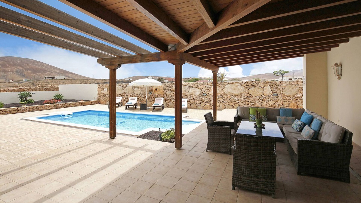 Tuineje Villa | Villa ‘Casa Rural Teberite’ with Mountain View, Pool, Wi-Fi & Garden