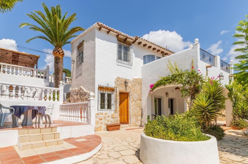 El Tesoro Villa | Villa Casa Verde, Sun-drenched and Private Pool close to beach