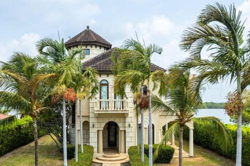 Placencia House | Villa Castello- Water Views & Resort Amenities