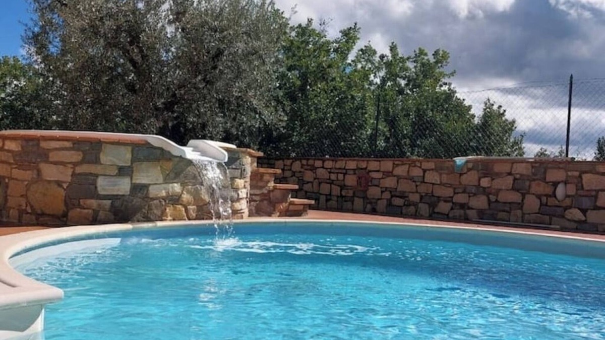 Monte Vibiano Vecchio Villa | Villa Cesari Tiberi - private pool and frescoes