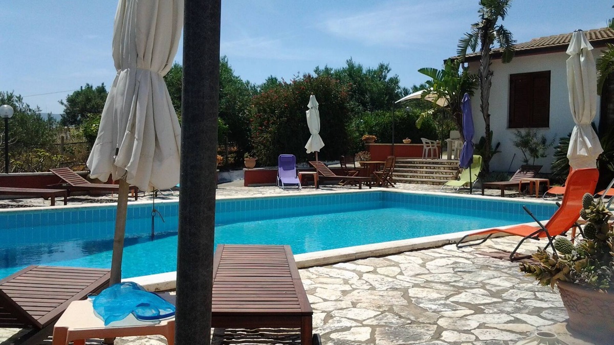 Partinico Apartment | "VILLA CESCO" DEPENDANCE/swimming pool/sea/gulf of Castellammare/citrus grove/barbecue