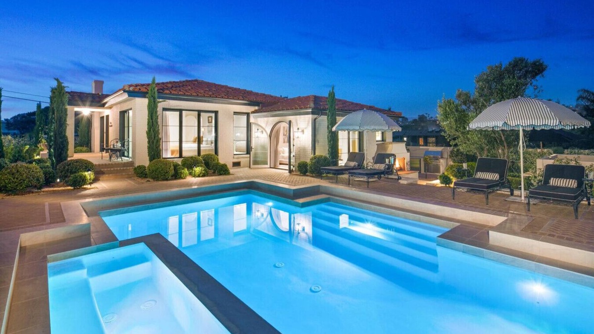Olde Solana Beach House | Villa Chalarosi | Coastal Escape steps from the Sand!
