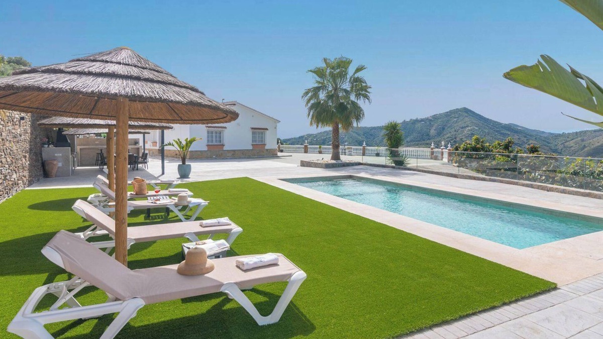 Sayalonga Villa | Villa Charo Sayalonga by Ruralidays