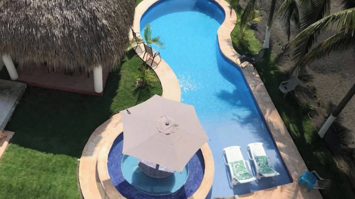 El Hawaii Ski Chalet | Villa Chelinita - Monterrico beach front