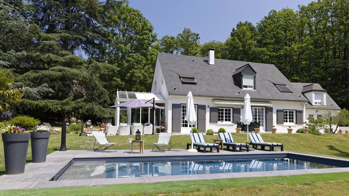 Crespieres House | Villa Chevreuils - The Young Ladies at Versailles
