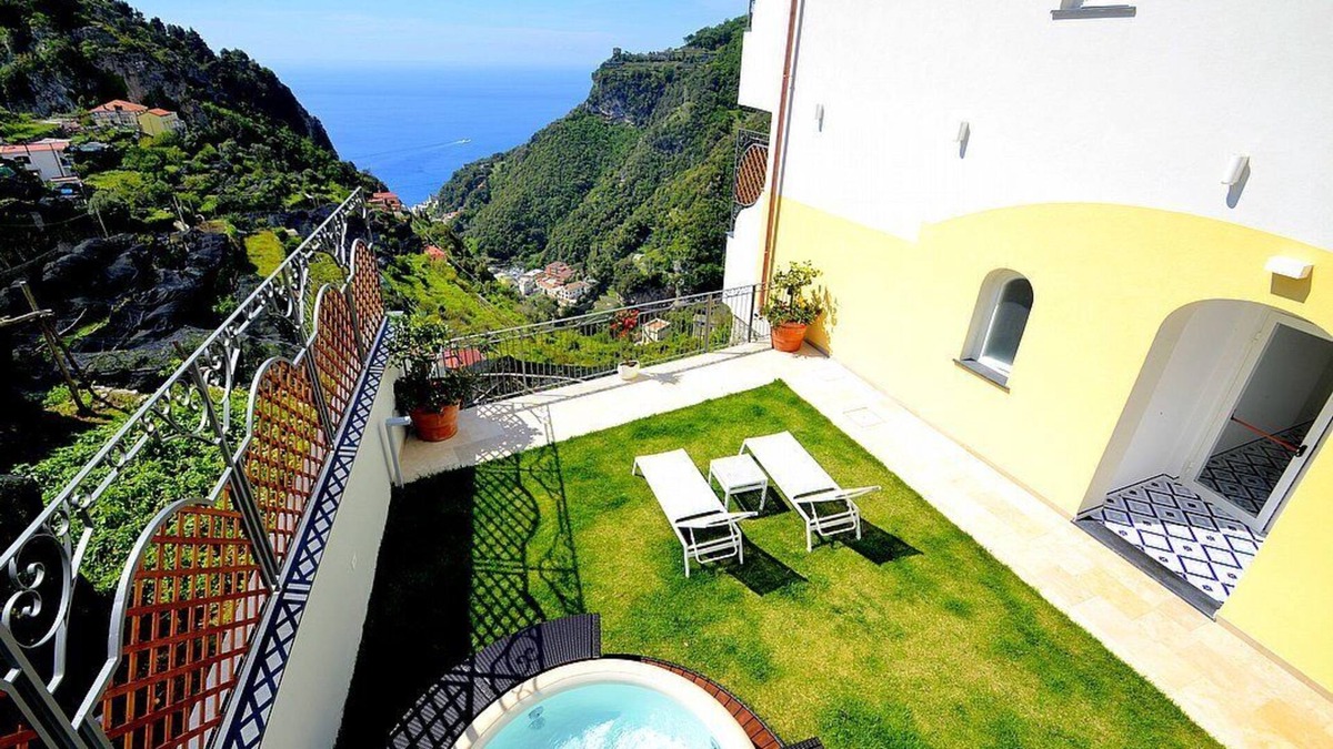 Pontone House | Villa Clarice C, fully refundable with voucher*: A bright and sunny studio apartment in a quiet position, located on a hillside above the sea, with Free WI-FI.