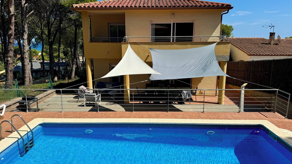 Pals House | Villa close to the beach. Capacity 12 people.Platja de Pals.