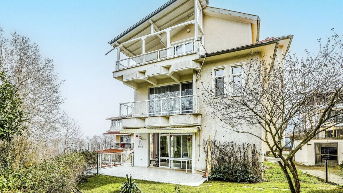 Masukiye Villa | Villa Close to Masukiye Waterfalls with Backyard