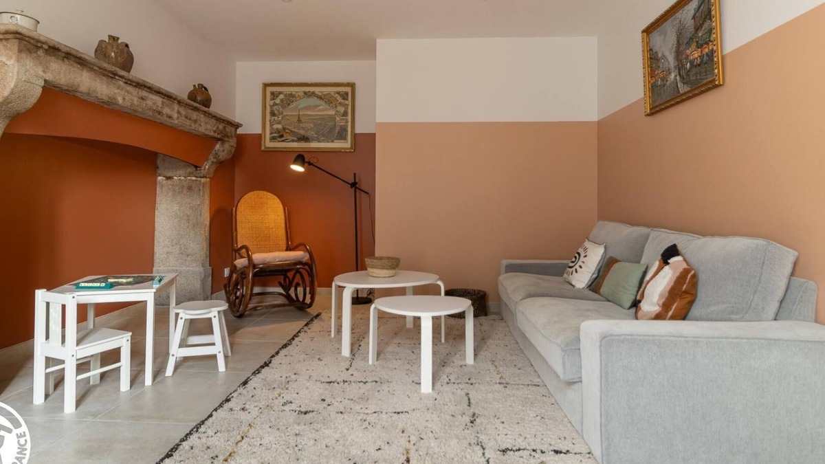 Saint-Julien-de-Coppel House | Villa Coppel in Auvergne Tuscany