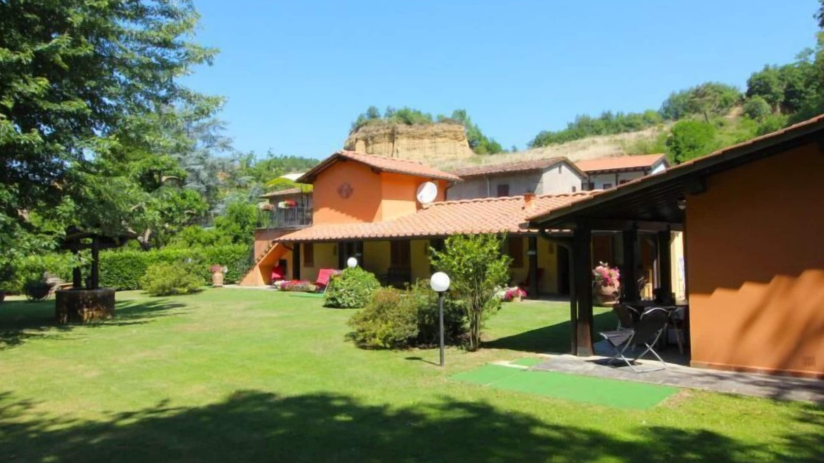 Castelfranco Piandisco Villa | Villa converted from old outbuildings with private swimming pool. Small restaurant on site run by th