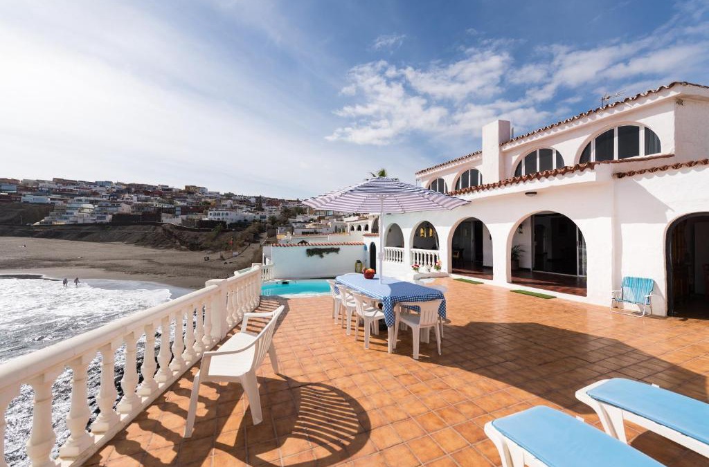 Telde Villa | Villa Coki Deluxe - First line of the beach