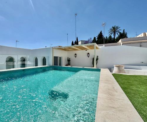 Alcala de Guadaira Villa | Villa con piscina privada salada, solárium y 3 dormitorios