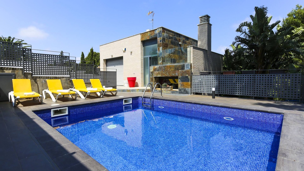 Salou Ski Chalet | Villa con Wifi Ascensor Para Personas Minusvalidas y Piscina