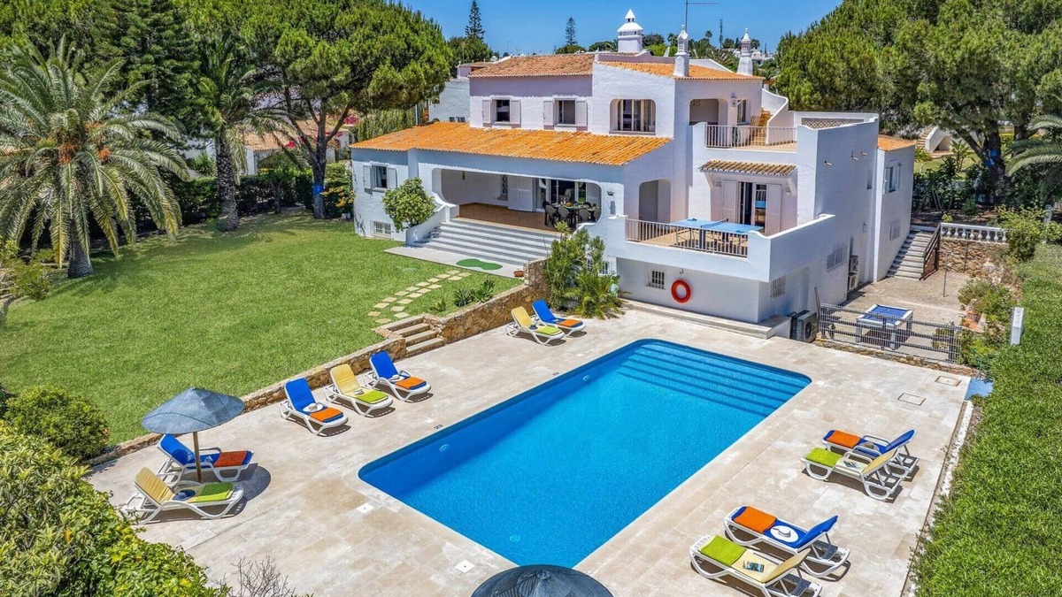 Alporchinhos Villa | Villa Conchas by Villa Plus