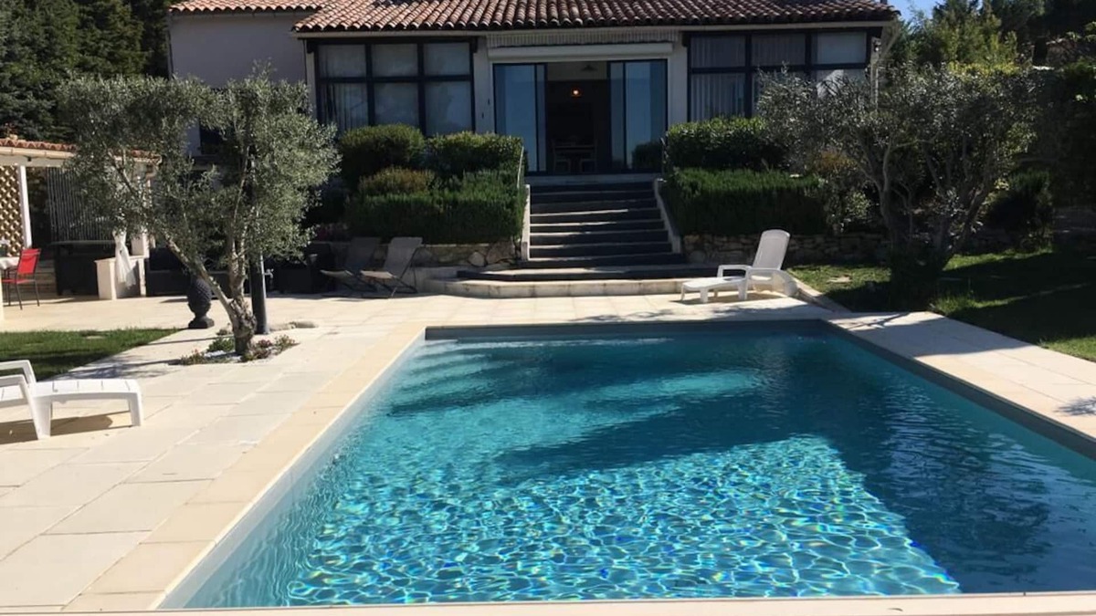 Pierrevert Villa | Villa Confort Avec Piscine Chauffée, Terrain de Pétanque