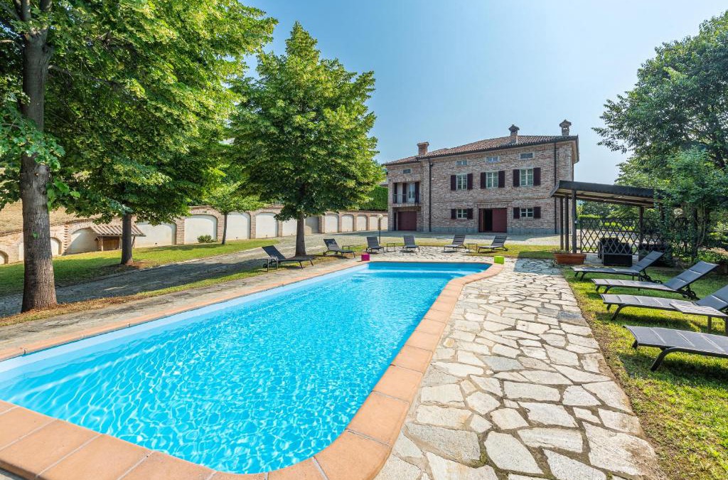 Corneliano d'Alba Villa | Villa Cornelia , entire Villa with private pool