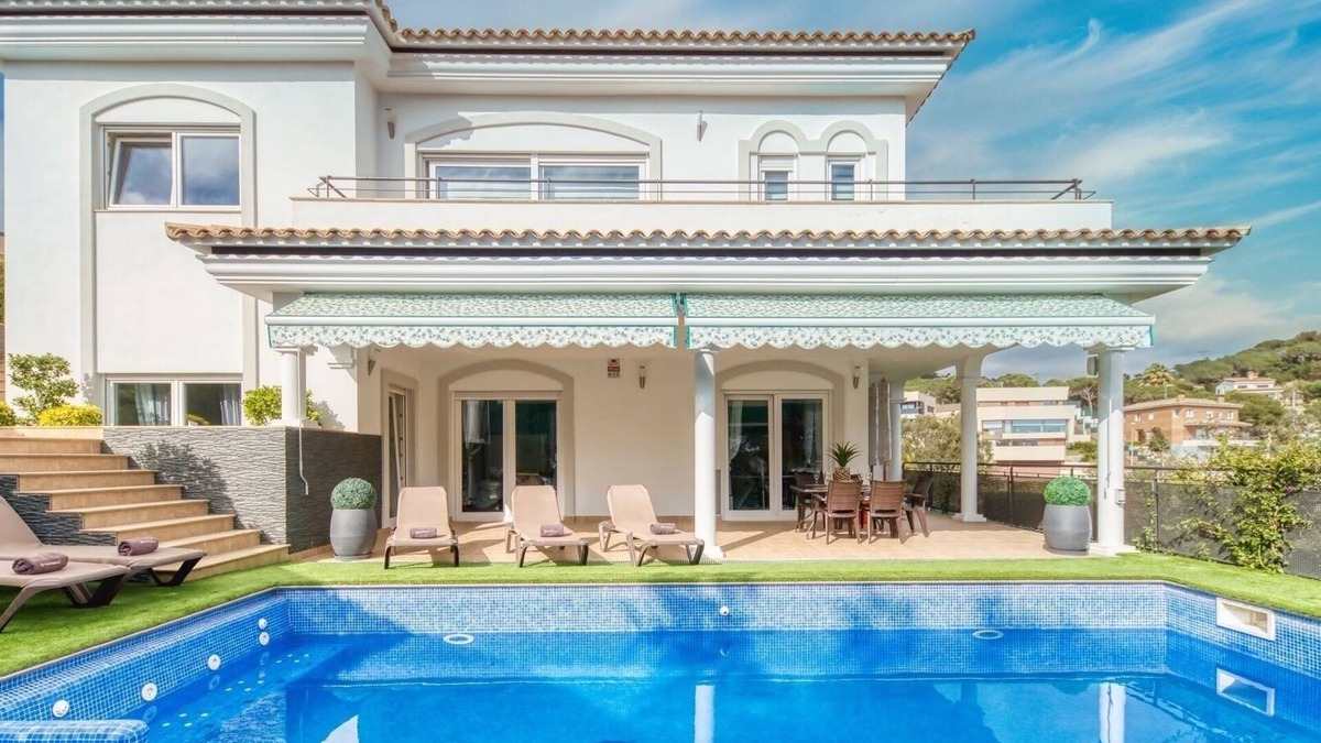 Lloret de Mar Villa | Villa 'Costacabana - Madison' with Private Pool, Private Terrace and Wi-Fi