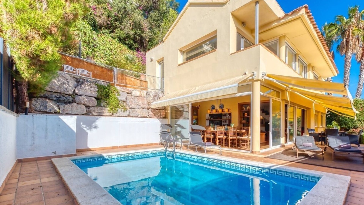 Blanes Villa | Villa "Costacabana - Santa Cristina" with Sea View, Private Pool & Wi-Fi