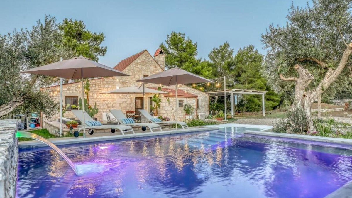 Putignano Villa | Villa 'Cottage Romantico with Pool' with Private Pool, Wi-Fi and Air Conditioning