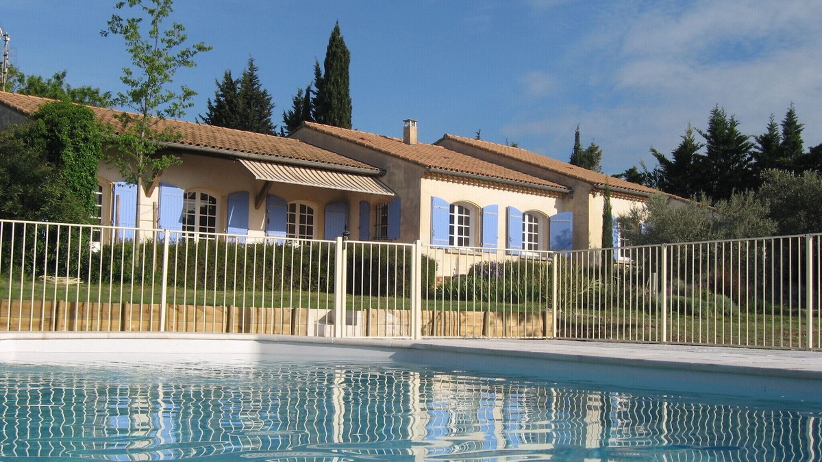 Serignan-du-Comtat House | villa, countryside, quiet, spacious (8 persons), secure swimming pool.