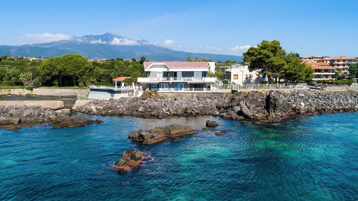 Stazzo Villa | Villa D’Aci, Seafront Elegance