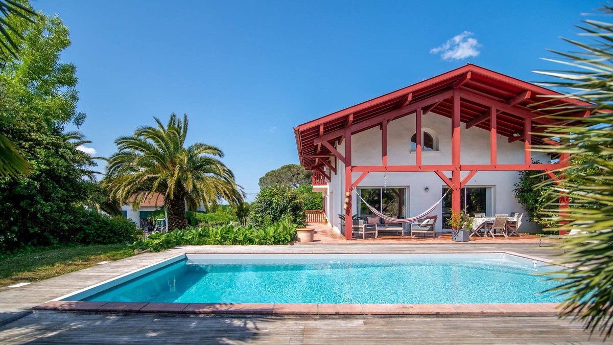 Arcangues House | Villa d' Arcangues neo-basque 4*, swimming pool and palm trees 10 minutes from Biarritz