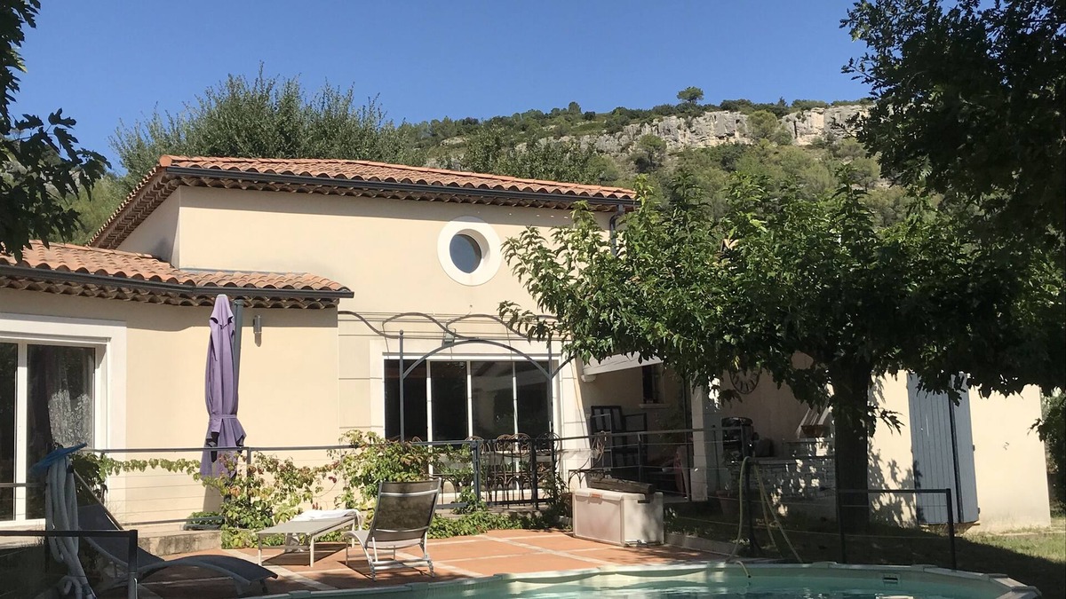 Chusclan Villa | Villa de Caractère Entre Avignon, Orange et Nîmes