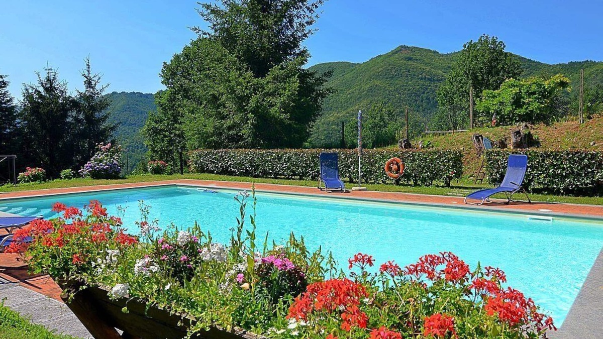 San Marcello Piteglio House | Villa delle Camelie B: A characteristic and welcoming apartment that covers the entire top floor of a villa surrounded by the greenery, with Free WI-FI.