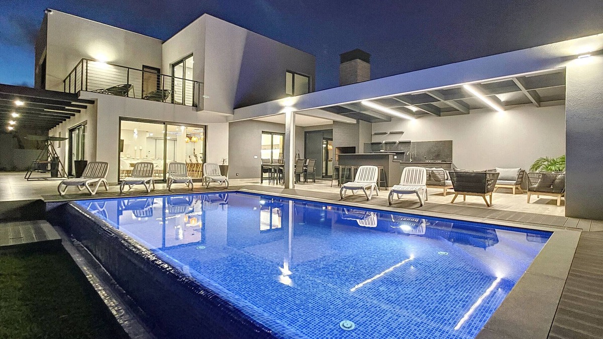 Estreito da Calheta Villa | Villa de la Ponte by Atlantic Holiday
