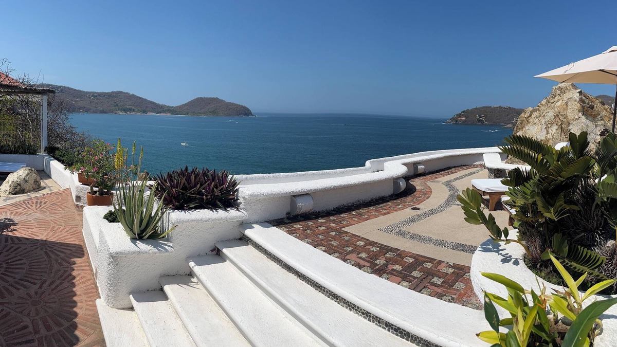 Ixtapa - Zihuatanejo Bed & Breakfast | Villa de la Roca
