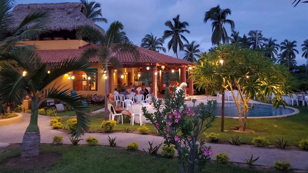 Saladita House | VILLA DE LOS MANGOS @ WORLD CLASS SURF BREAK PLAYA LA SALADITA