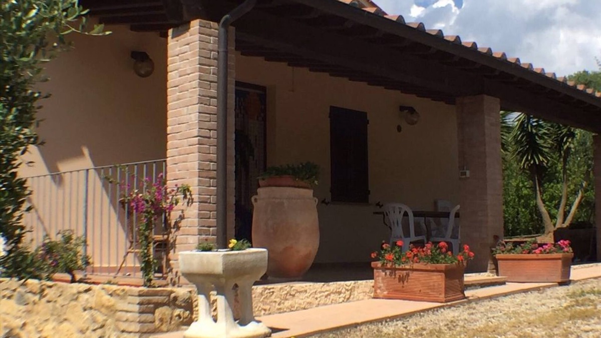 Cecina Villa | Villa dei Fiori Margherita Enclosed garden, Private Pool, PET FRIENDLY