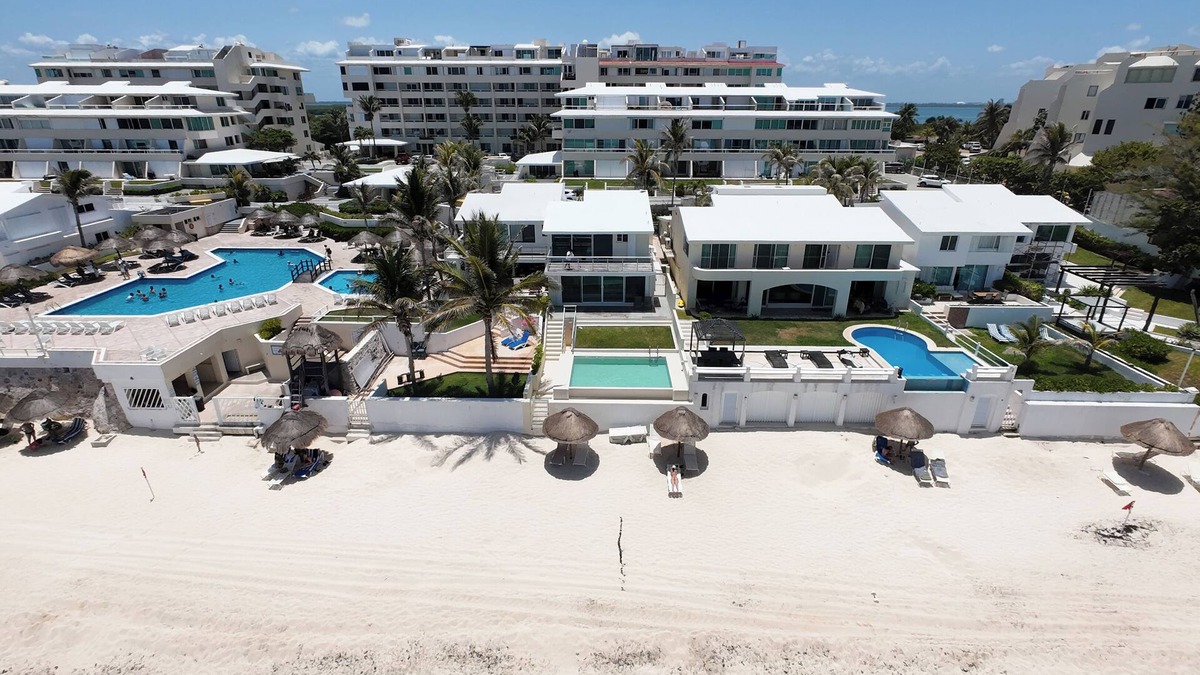 Cancun House | Villa del Mar Esmeralda! Private home at the foot of the best beach in Cancun.