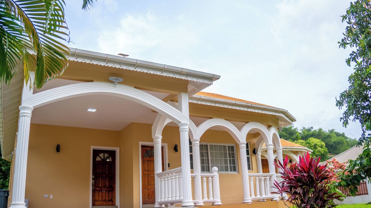 Pembroke House | Villa del Nique - Modern and serene 4-bedroom house in Pembroke