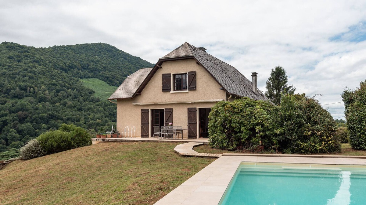 Arthez-d'Asson House | Villa Delb – Mountain View, Private Pool and Wi-Fi