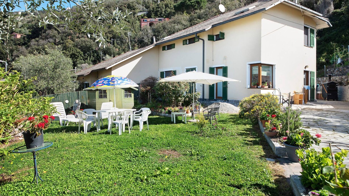 Bonassola Villa | Villa "Delle Rose" close to the Sea with Private Garden & Wi-Fi