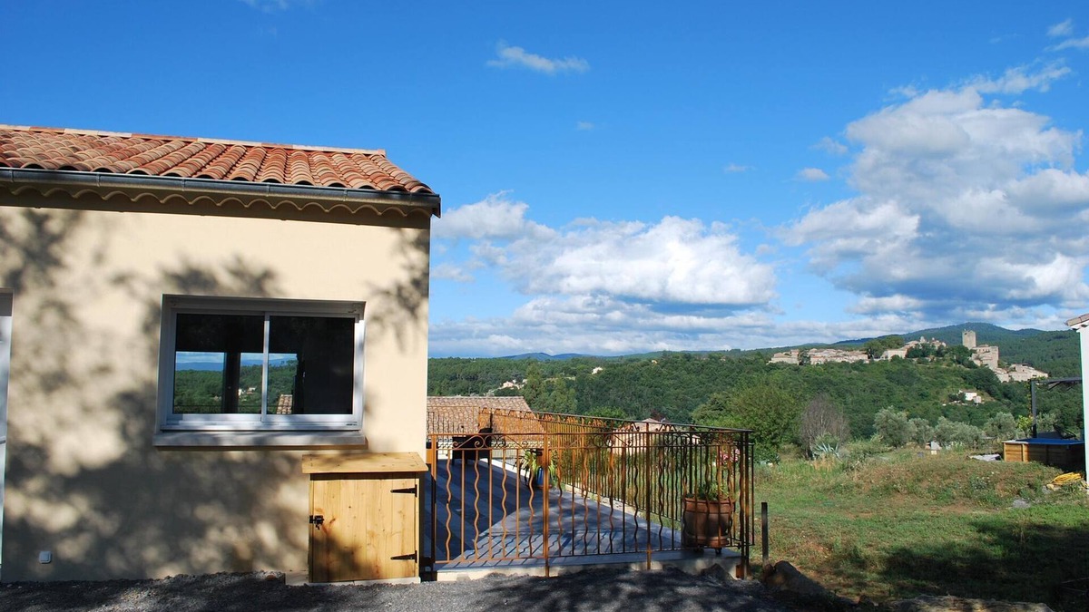 Largentiere House | Villa des Figuiers surrounded by greenery