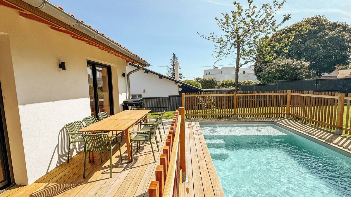 Bayonne House | Villa design with pool