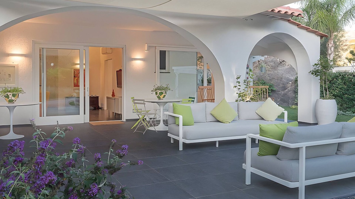 Ischia Porto Villa | Villa 'Di Charme Ischia Porto' with Shared Terrace, Wi-Fi and Air Conditioning