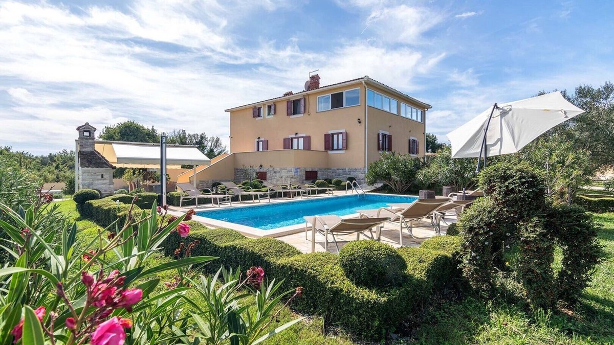 Sisan Villa | Villa Divina in Sisan