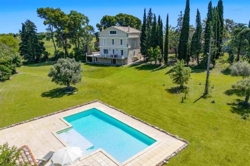 Capestang Villa | Villa Domaine du Midi by Villa Plus
