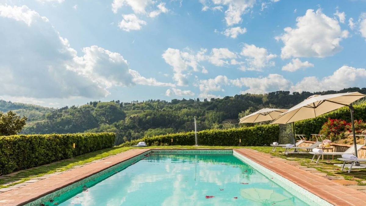 Massa e Cozzile Villa | Villa dorata, Peacefull Pool Luxury Villa in Toscana surrounded by greenery