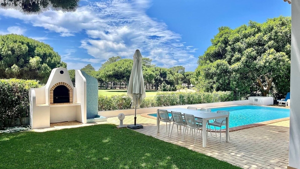 Quarteira House | Villa du Golf III-garden and private pool-air conditioning-5 minutes from the beach