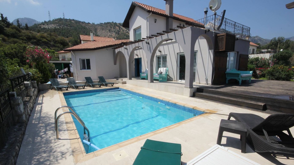 Kyrenia Villa | Villa Duba great outdoor dining area