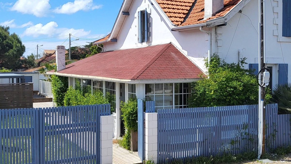 Biscarrosse Plage Villa | Villa Dune Fleurie, swimming pool, 18 pers, 8 bedrooms. 4 bathrooms, 4 WCs, 300 m from the beach