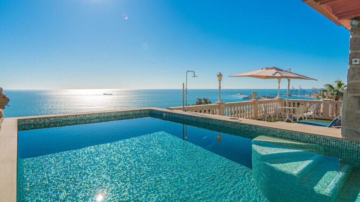 Monte Sancha Villa | Villa El Altozano, enjoy sea views, walk 20 min to Malaga city center and beach.